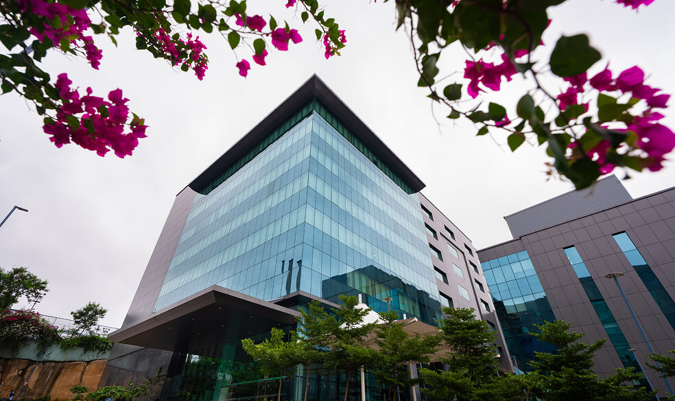 Cutting-edge technology and computers at DISH India office